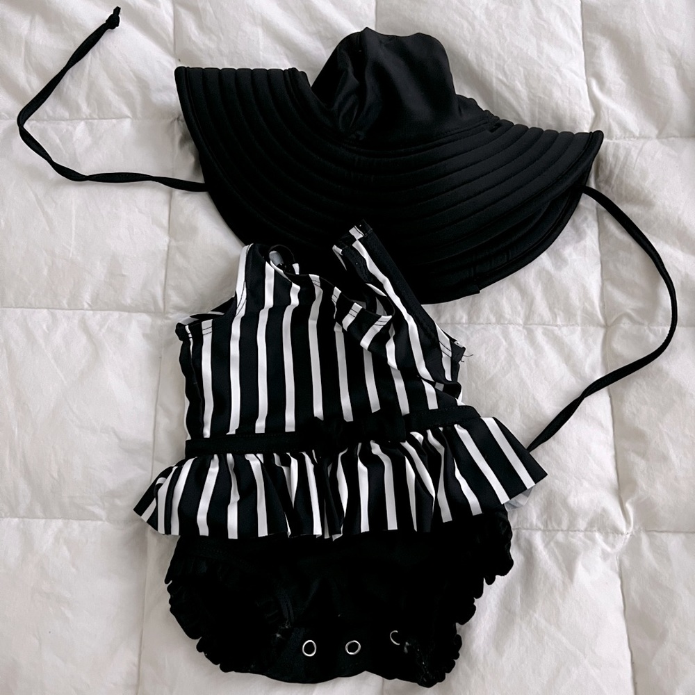 Newborn swimsuit and hat 👙